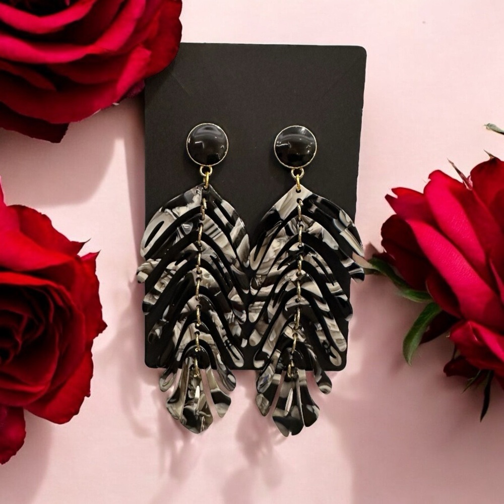 Handmade Black Tortious Palm Earrings - Picture 3 of 4